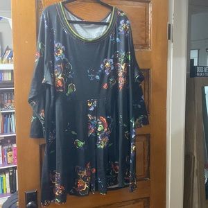 Flower Dress with Neckline Detail